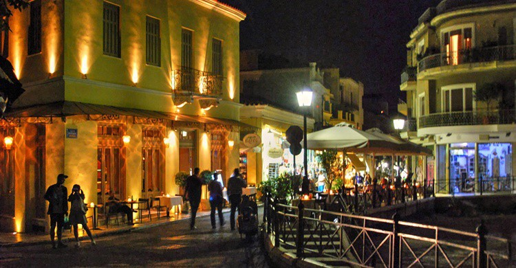 Thiseio, at night, in Athens.  Panos Ginis (Flickr)