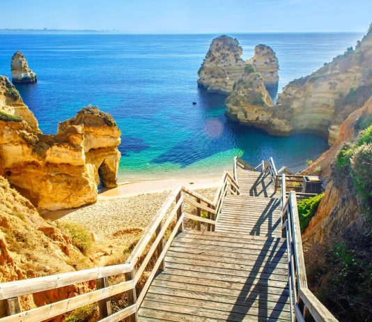 Algarve: A route through beaches and cliffs from another world