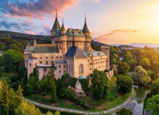 The 10 Most Impressive Castles in the World
