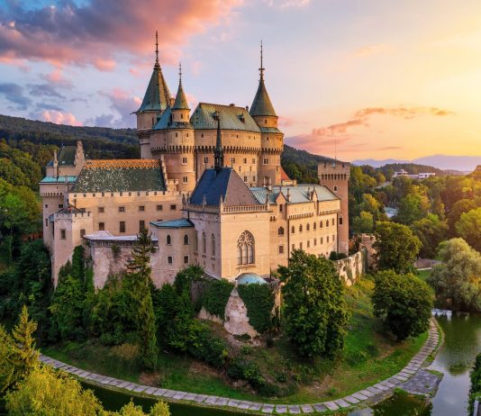 The 10 Most Impressive Castles in the World