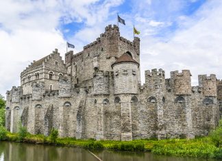 Prices, medieval legends, gardens: sleeping in a castle is possible in the strangest summer