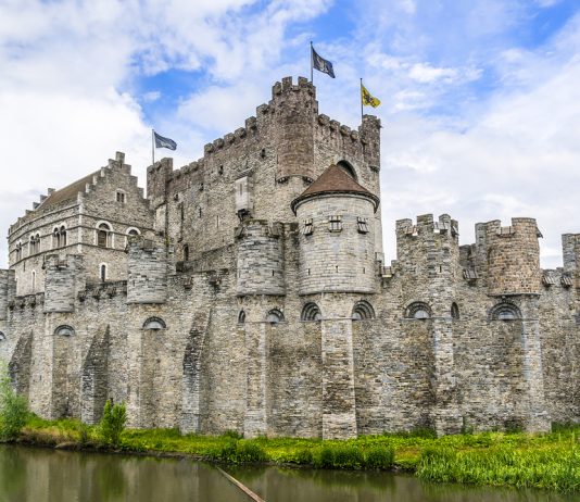 Prices, medieval legends, gardens: sleeping in a castle is possible in the strangest summer