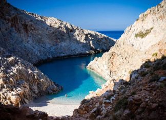 Beach and private pool on a Cretan cliff