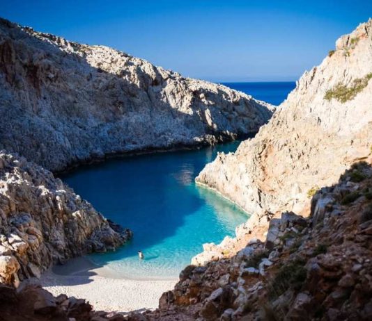 Beach and private pool on a Cretan cliff
