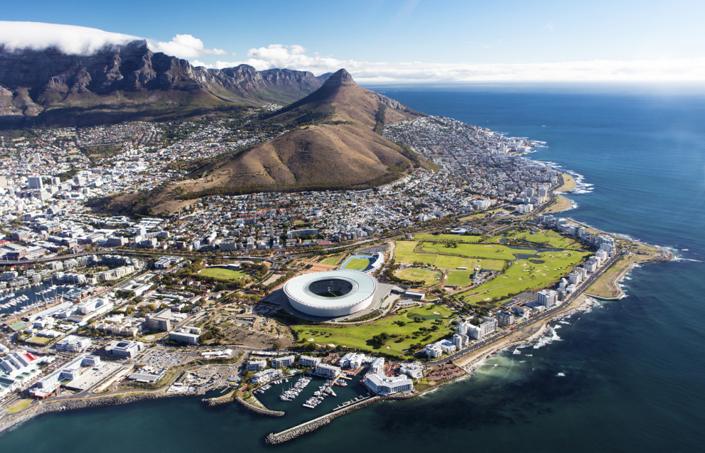 Safaris and adventures in the great wildlife reserves, visiting large cities such as Cape Town and Johannesburg and living the experience of seeing the union of two oceans at the Cape of Good Hope.  The southernmost country on the African continent offers a range of proposals that is difficult to beat.