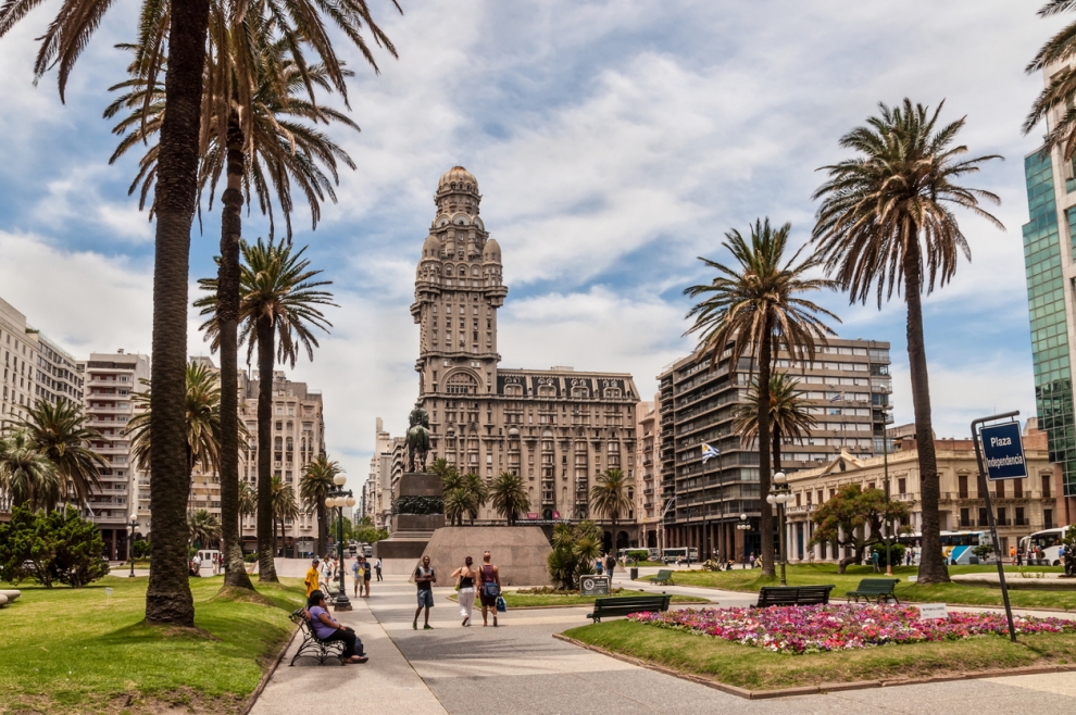 The small country located between Argentina and Brazil is another of the jewels of South America and one of the most effervescent destinations on the American continent.  The capital, Montevideo, is an essential visit, but the less urbanites will also enjoy its green interior, its beaches and its coastal destinations.