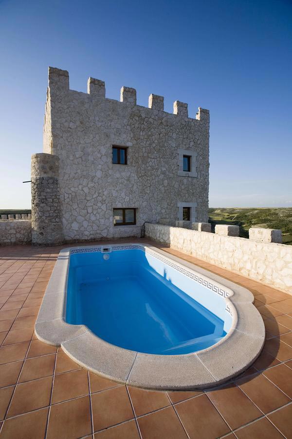 Pool of the Castle of Curiel, sleep in a castle.