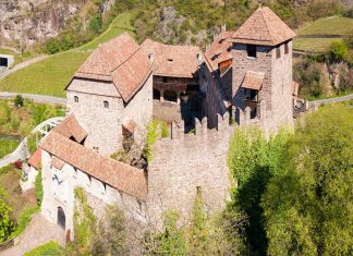 Roncolo Castle: the largest collection of secular frescoes in Europe