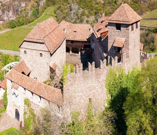 Roncolo Castle: the largest collection of secular frescoes in Europe