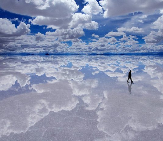 Salar de Uyuni, an incredible adventure between land and sky