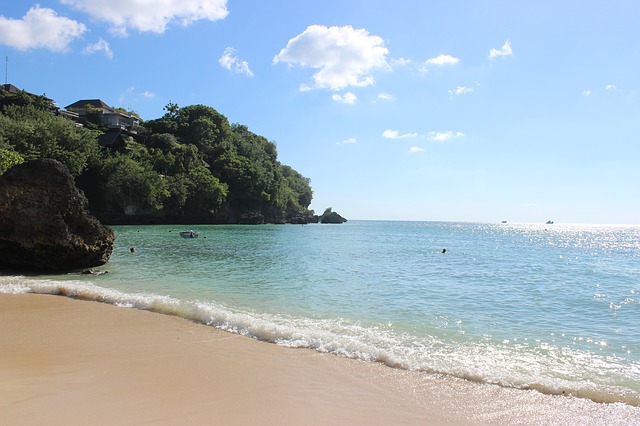 where to go in bali to the beach
