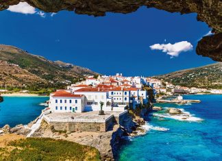 Greek islands: full of beautiful villas, beaches and friendly people