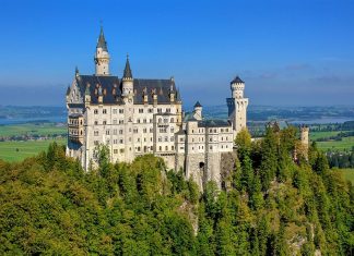The 10 most impressive castles in the world
