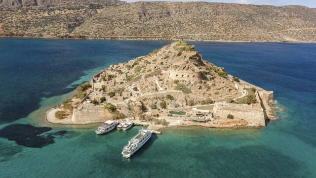 where to go to crete on vacation