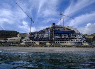 The Supreme Court refuses to order the demolition of El Algarrobico